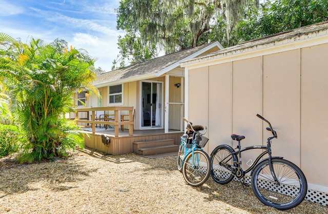 Inviting Sarasota Cottage: 5 Mi to Beach Access!