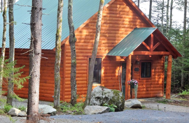 Invitation chalet cabine en bois dans les montagnes vertes du Vermont