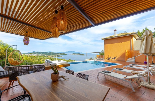 IO. DELUXE 2ΒR, 2 BTHR. VILLA AVEC PISCINE PRIVÉE ET VUE IMPRENABLE SUR LA MER