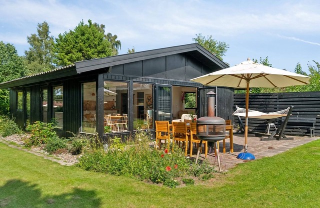 "Iolani" - 1.3km from the sea by Interhome