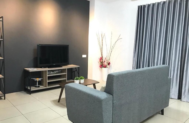 Ipoh Homestay Cozy and Comfortable 4R3B 13pax Indoor Car Parking SY12