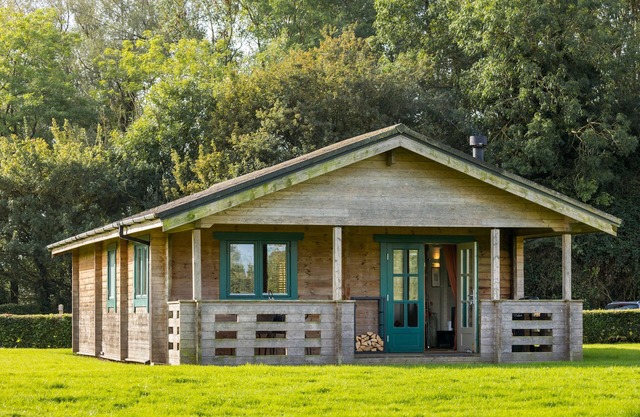 Iris Lodge - sleeps 4 guests in 2 bedrooms
