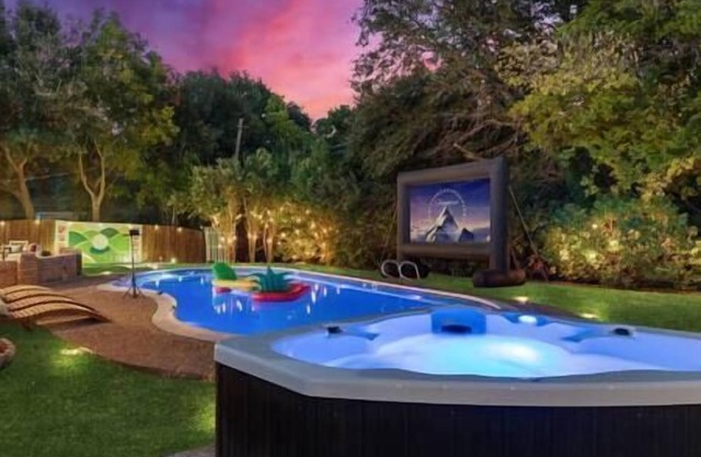 Iris - Playful Pool Home w/ Hot Tub By TCU