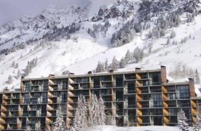 IRON BLOSAM LODGE/ Ski in-Ski out, Snowbird! Dec 30-Jan 6,2024