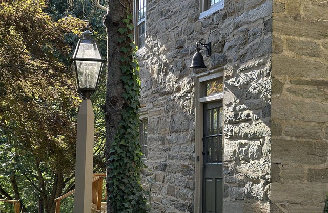 Ironmaster Mansion — 1700's historic stone guest house with creek view