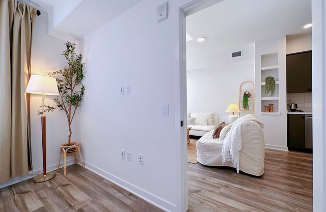 Irvine 1b1b Charming 1-bedroom apartment in wonderful with gym swimming pool