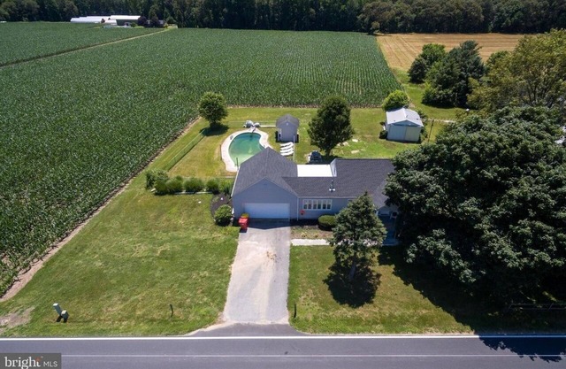 Is a cozy and private place close to Delaware Beaches, Milford and Harrintong!