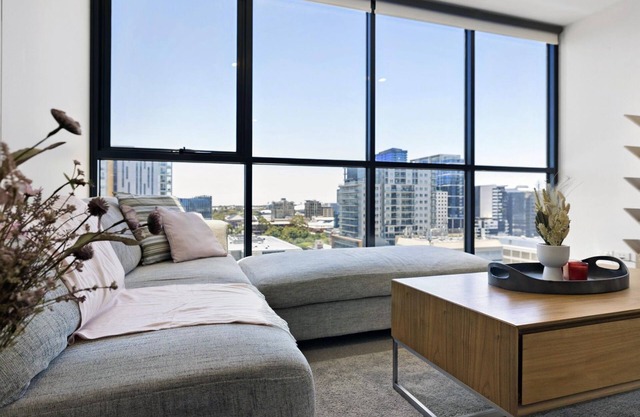 Isaac - The Cityscape View Apartment