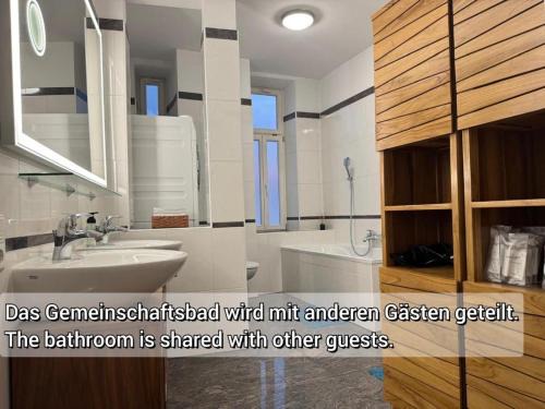 Isartor Rooms - SHARED BATHROOM