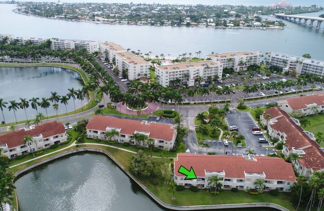 Isla Del Sol Condo, Heated Pool, Water/Golf Views, 5 mins to St. Pete Beach!