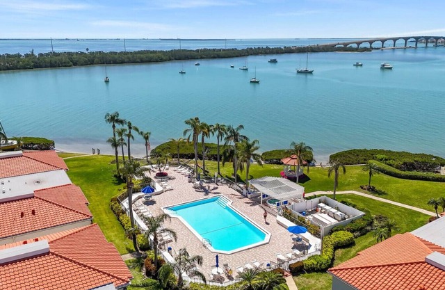 Isla Vista Retreat: Sunset Views & Bay Breezes