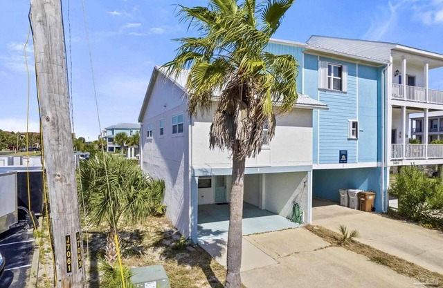“Island Cottage” New Listing! Cozy Beach Cottage, Bikes, Kayak, Paddleboard