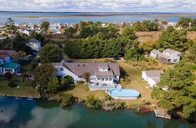 Island Estate - Pet friendly; Private pool & dock!