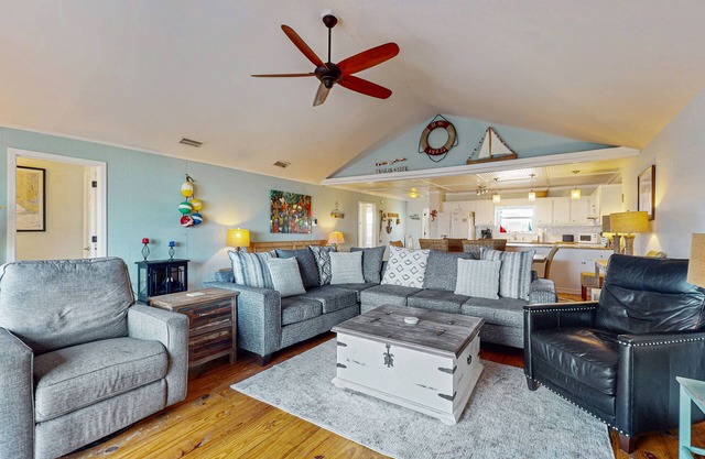 Island Gem on the Water W/ Private Dock, Large Deck, Gas Grill & WiFi - Dogs OK