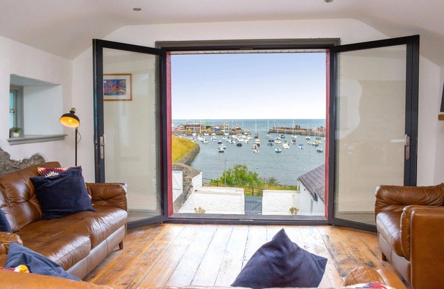 Island House, Aberaeron