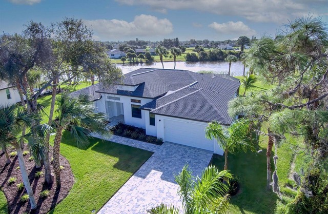Island Pearl | Lake front | Pool | Spa