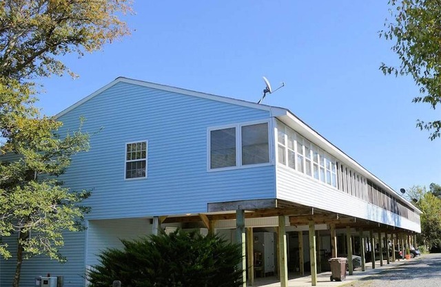 Island Retreat - Nice Townhome - Close to Town, Screened porch NO LINENS