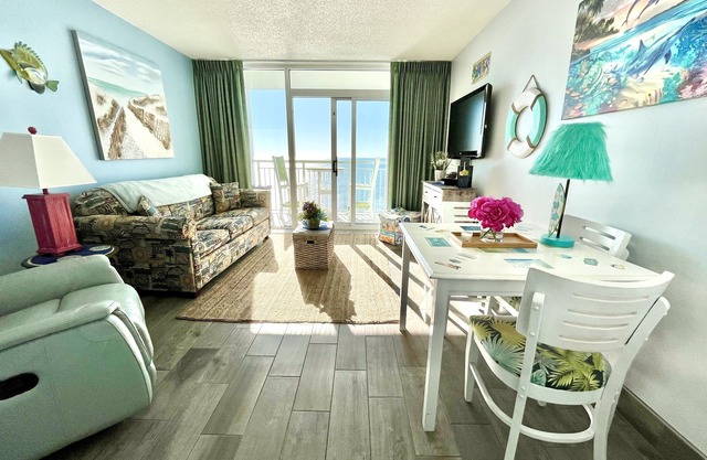 Island Time Dolphin Cabane; Direct Oceanfront Balcon King WTILE étages à travers!