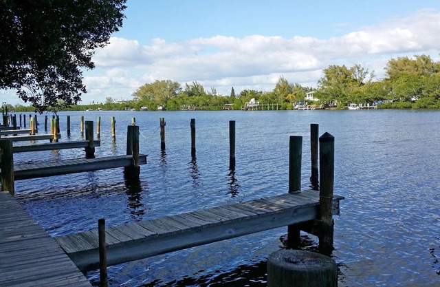 Île de propriétés de vacances! Beach, Docks en bateau, piscine, court de tennis!