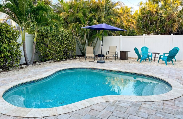 Près de la plage et des restaurants avec piscine privée chauffée!