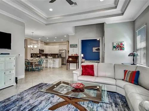 Isles of Collier, Pickleball, Tennis, Pool, Hike