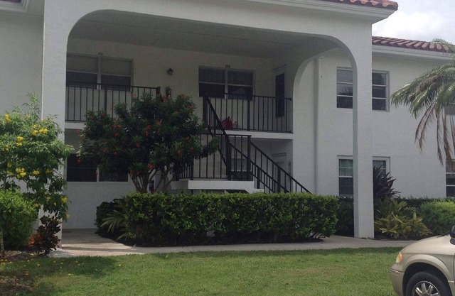 It is at the heart of Naples. Minutes from beach. Condo w/ pools, tennis, golf.