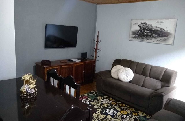 It is located 700 meters from the tourist center of Capivari, which you can walk to