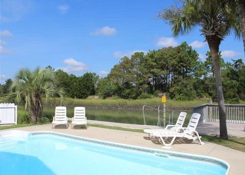 It'll Do Two - Family- Private Pool Close to Beach