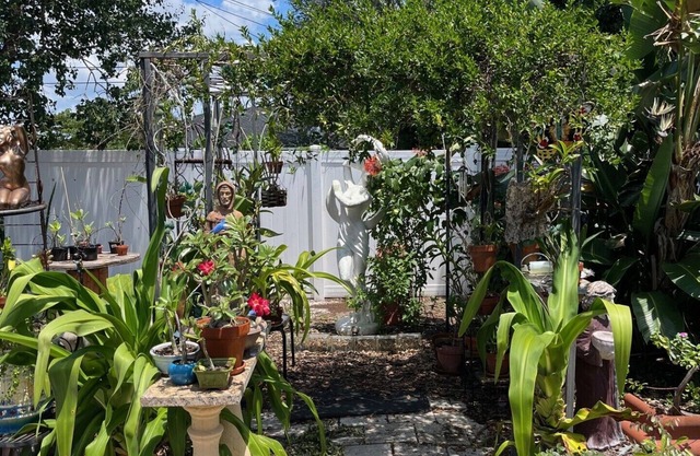 Italian/Mediterranean 2-bedooom home in Venice, FL near golf courses.