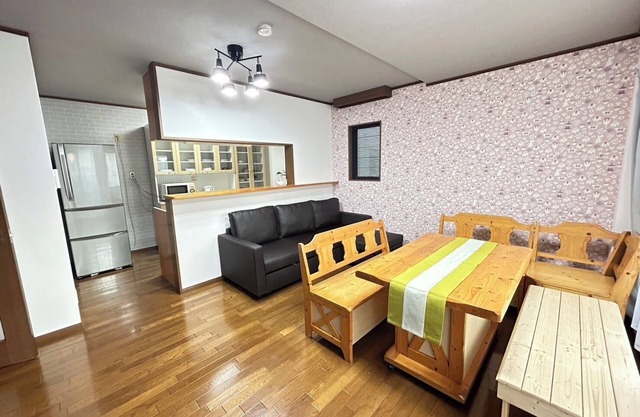 ITO 5 min walk from station! 6 minutes to Namba! 3-storey house with 2 parking!