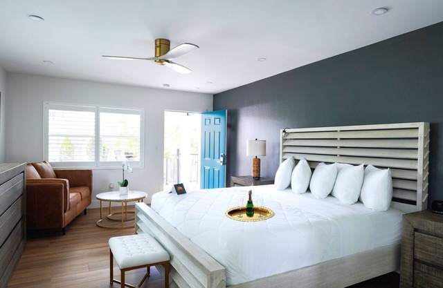 Ivory Sands Beach Suites - Executive Water View King with Jacuzzi