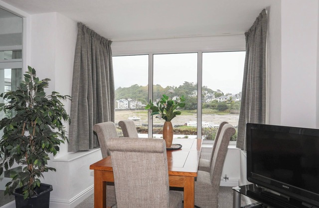 IVY COTTAGE, pet friendly, country holiday cottage in Porthmadog