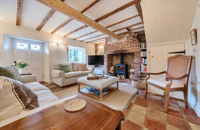 Ivy Cottage - sleeps 6 guests in 3 bedrooms