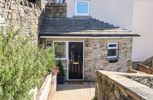 Ivy Dene, HOLMFIRTH