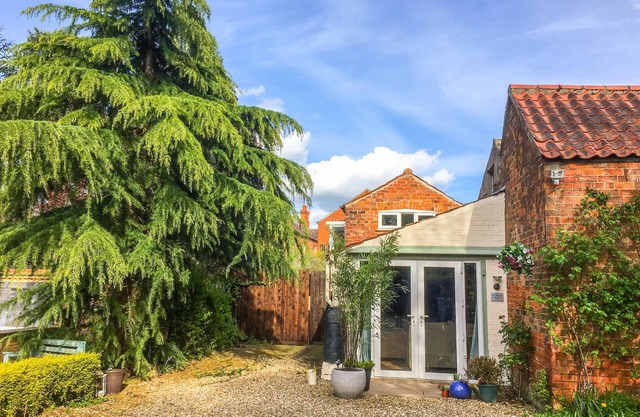 Ivy House Barn, HECKINGTON