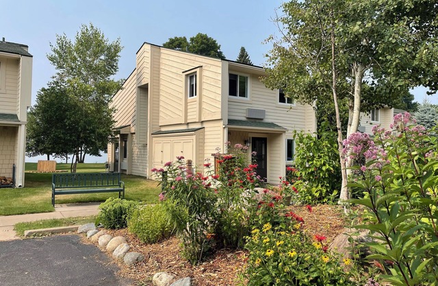 3BR End Unit 327 à Izaty's-récemment rénové, sur le lac, près de la piscine