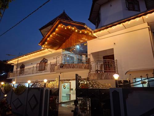 J City Holidays Inn