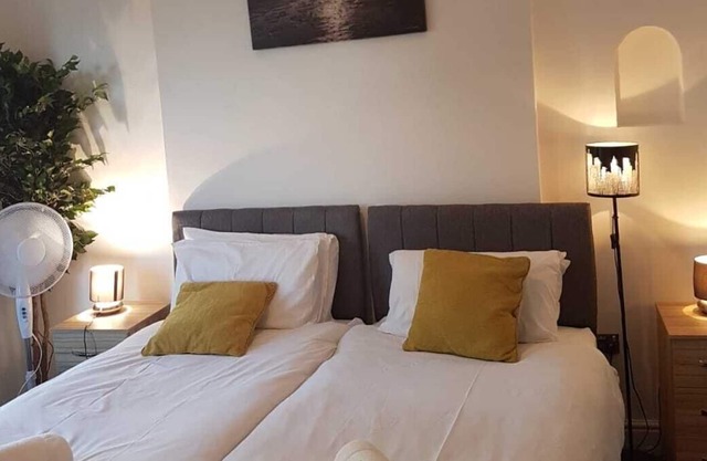 J KYNS, 6 ensuite bedroom apartment