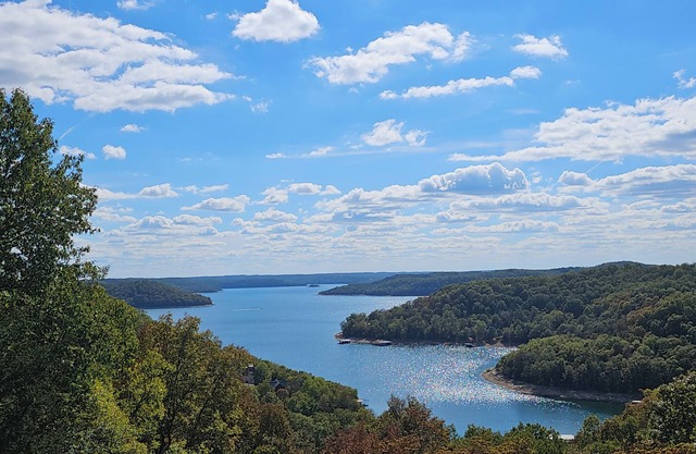 Private cabin, lake view, hot tub, 2-bedroom cabin 2-7 guests
