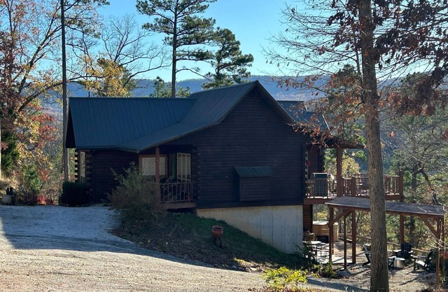 Jack's Wonder Inn 3 Bedroom Cabin. Starlink/Woodfired Hot Tub!!