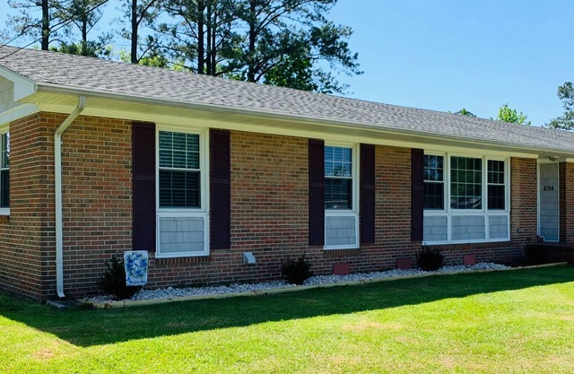 Jacksonville ranch house with perks!