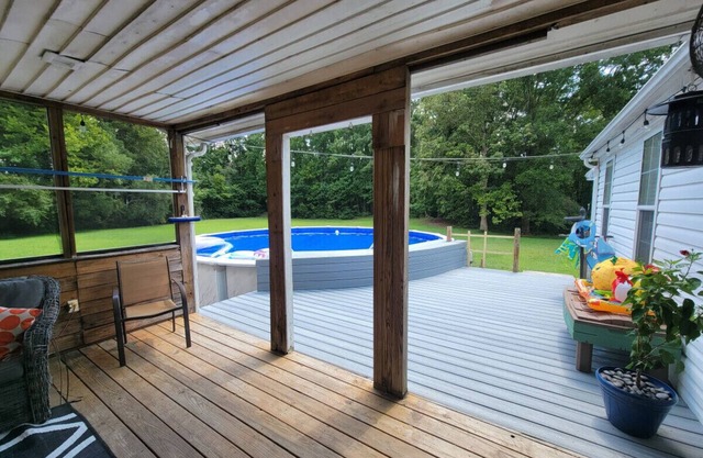 Jacksonville Ranch with private Hottub and Pool, stocked Pond with row boat, Bike and Hiking trails
