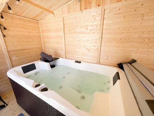 Jacuzzi au Cocon brestois