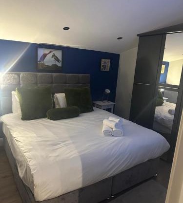 Jacuzzi Retreat Watford ,6 Pax