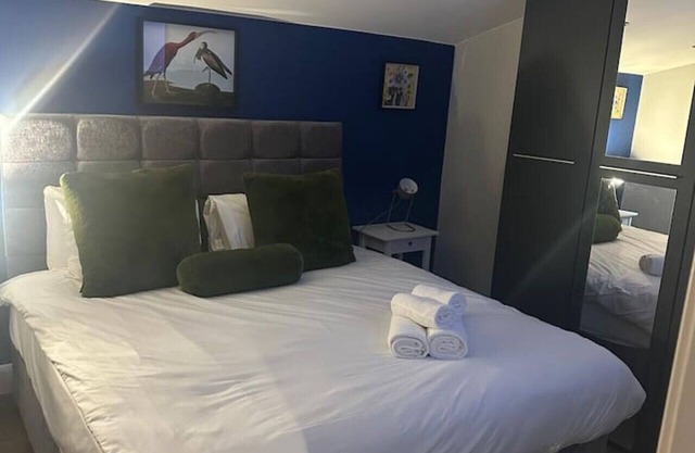 Jacuzzi Retreat Watford – 6 Pax