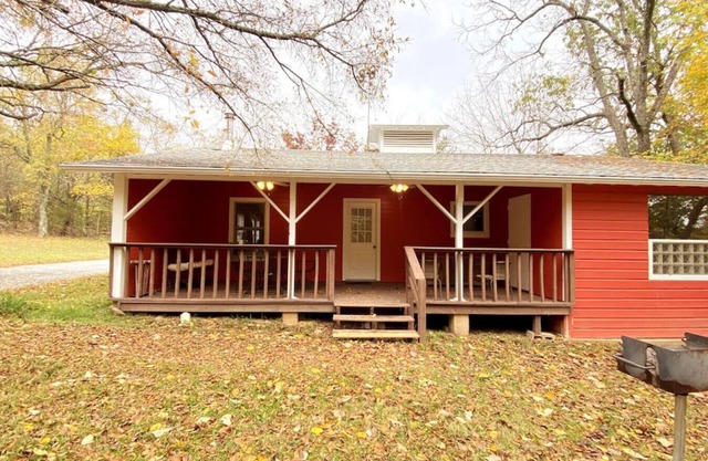 Two Bedroom Cabin close to Eureka Springs Ar