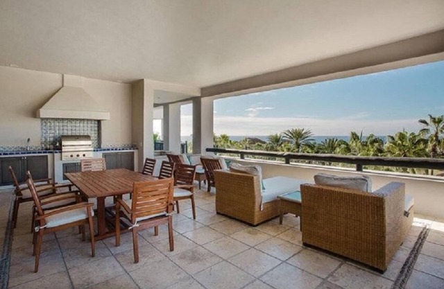 Jacuzzi Villa w/ Free WiFi, Ocean Views, Spa Services & Tennis Courts