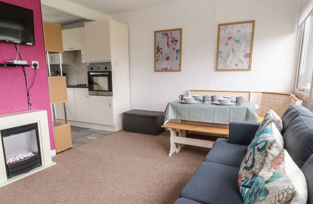 JAKE'S PLACE, pet friendly, with pool in Bucks Cross, Bideford