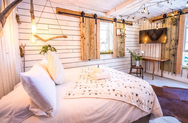 Studio 9 Outiside In -Studio-Design-Douche-Vue sur Rue