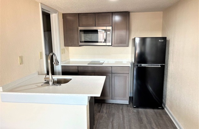 James River Inn & Suites